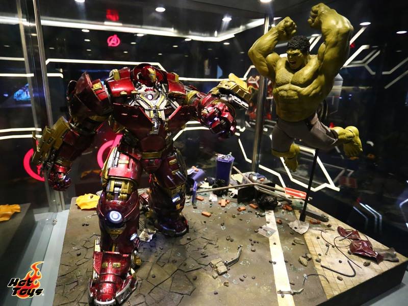 hot toys hulkbuster size